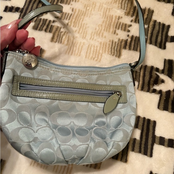 Coach Elegant Blue Shoulder Bag - Picture 2 of 8